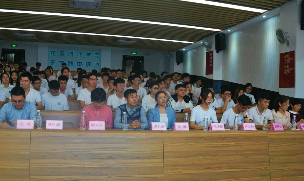 蘑菇视频
举行第三届团总支-学生会第二次全体大会6.jpg