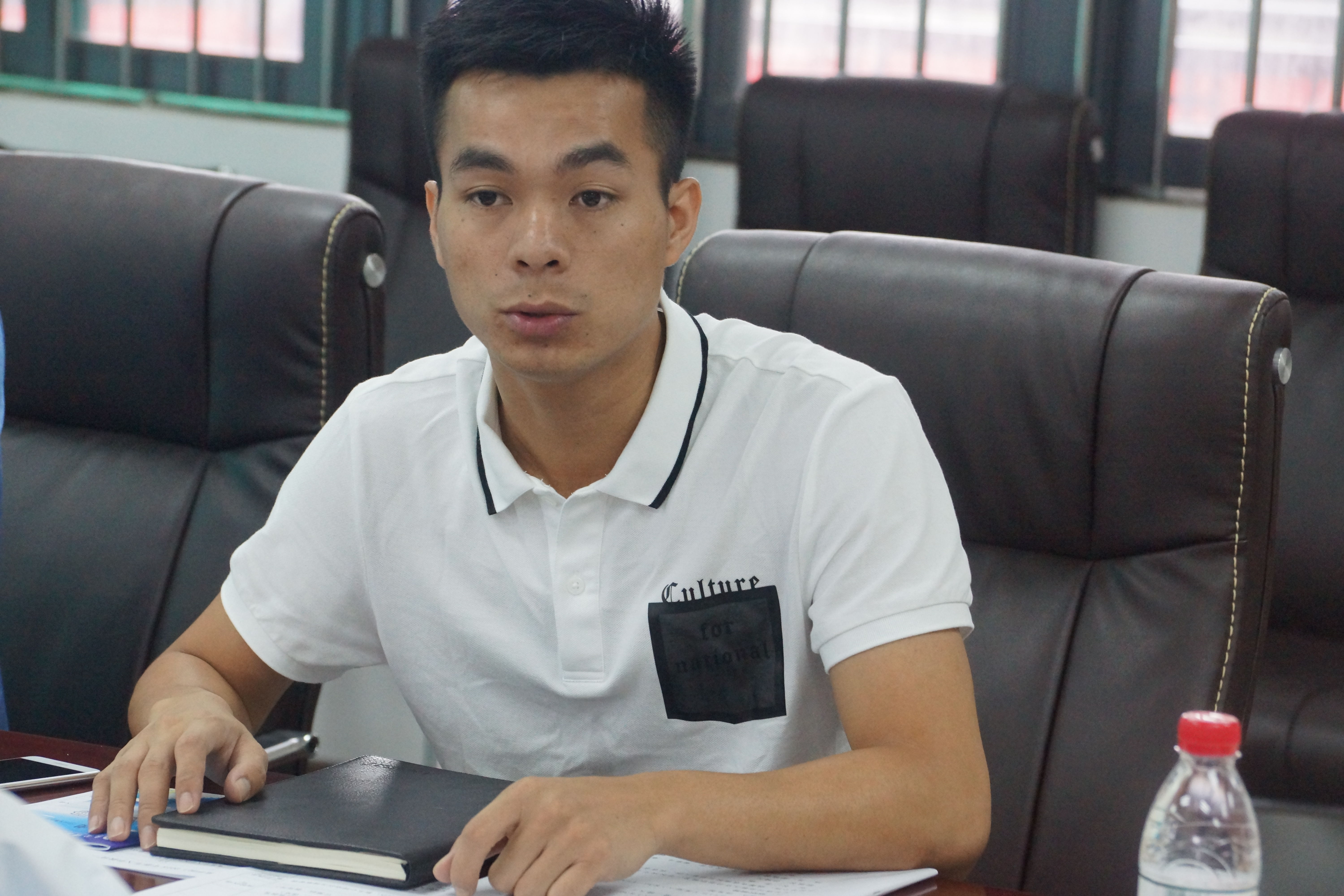 蘑菇视频
举办2018级新生班主任沙龙1-4-.JPG