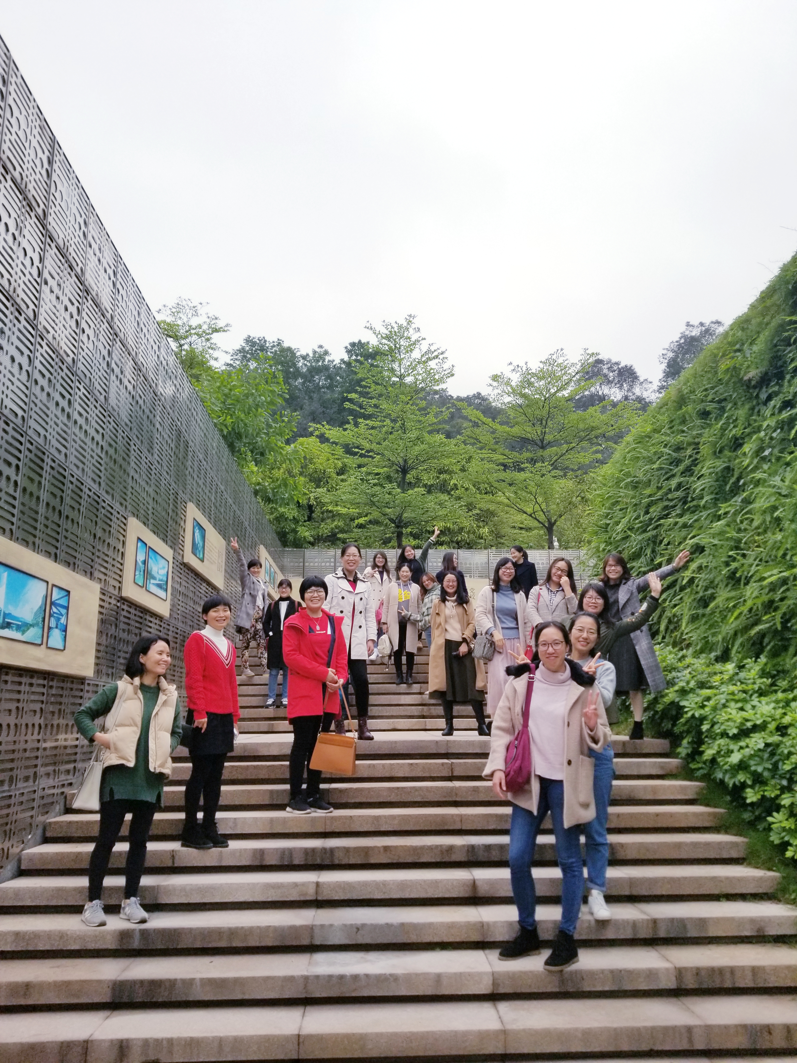 蘑菇视频
女教工欢庆国际妇女节4.jpg