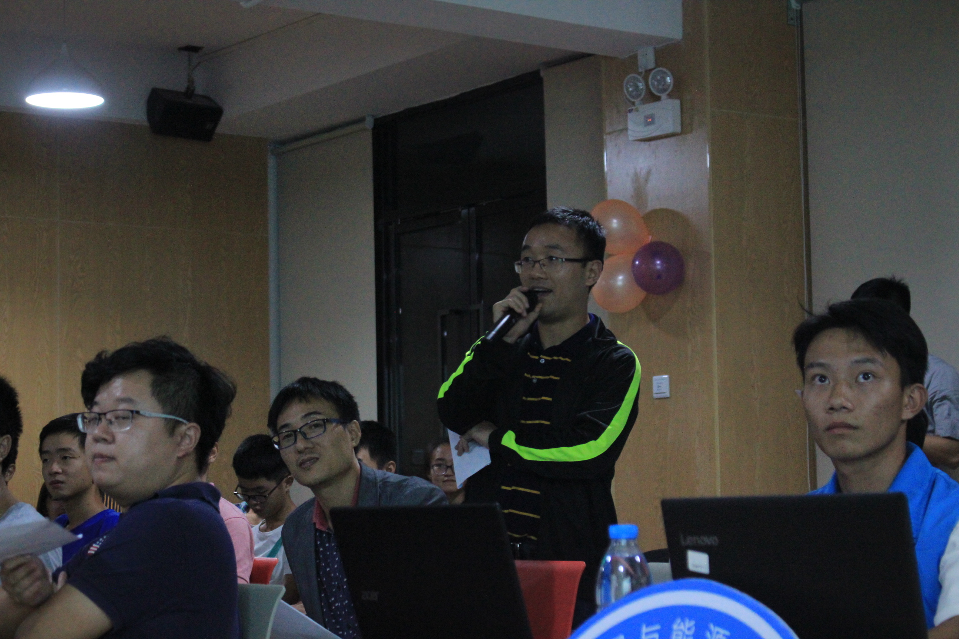 蘑菇视频
联合莞馨社区举行2018漂流瓶分享师生汇2.JPG