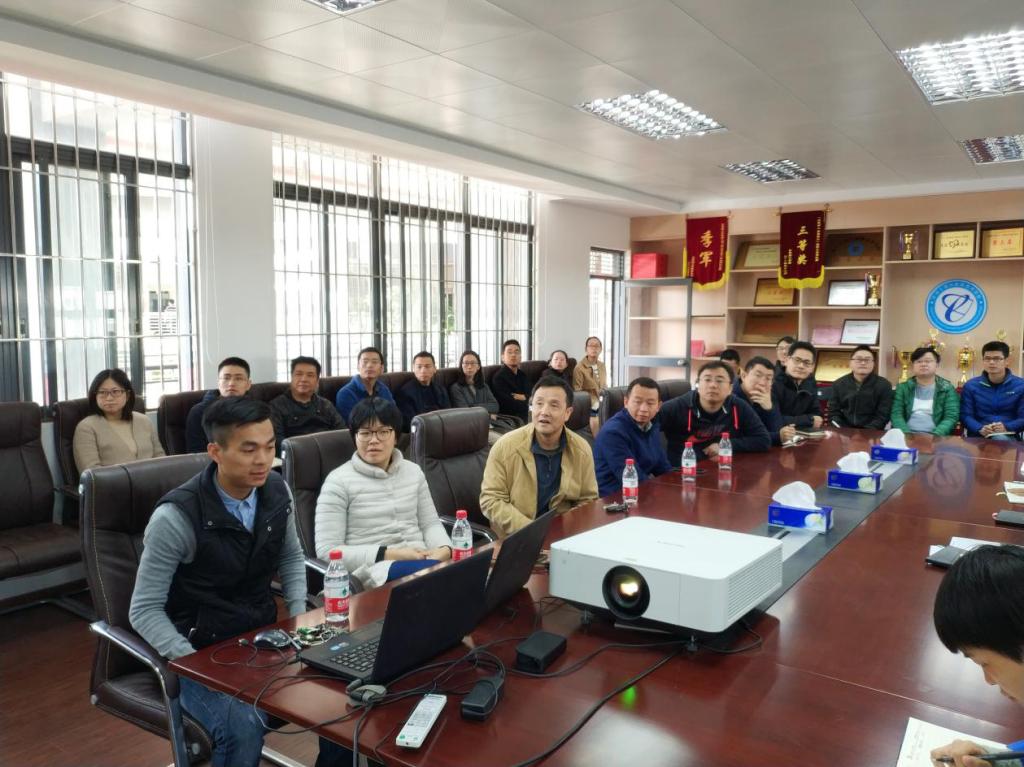 蘑菇视频
党总支组织教工集中收看庆祝改革开放40周年大会直播1.png