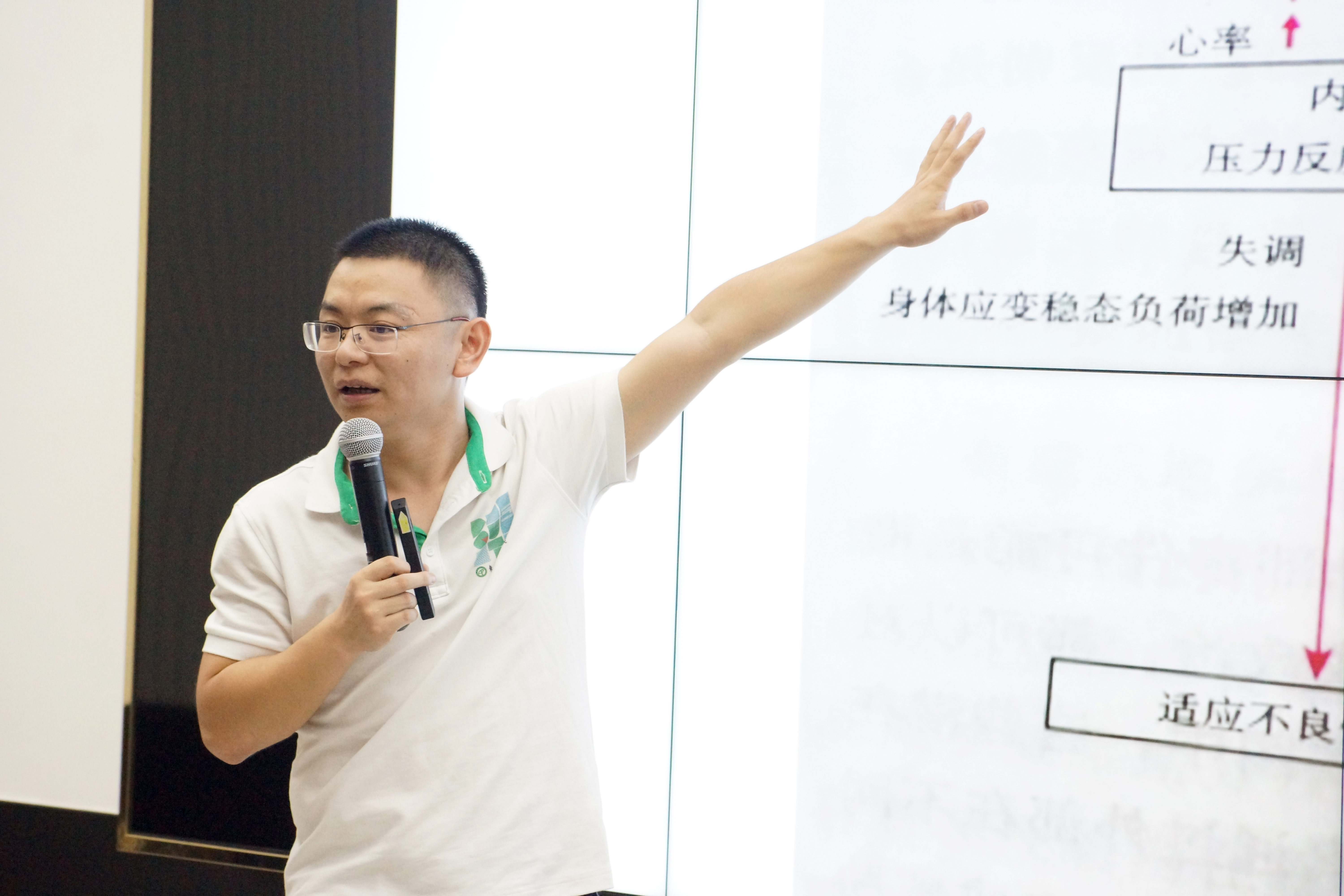 蘑菇视频
联合莞馨社区举办第二期团校培训主题讲座2.jpg