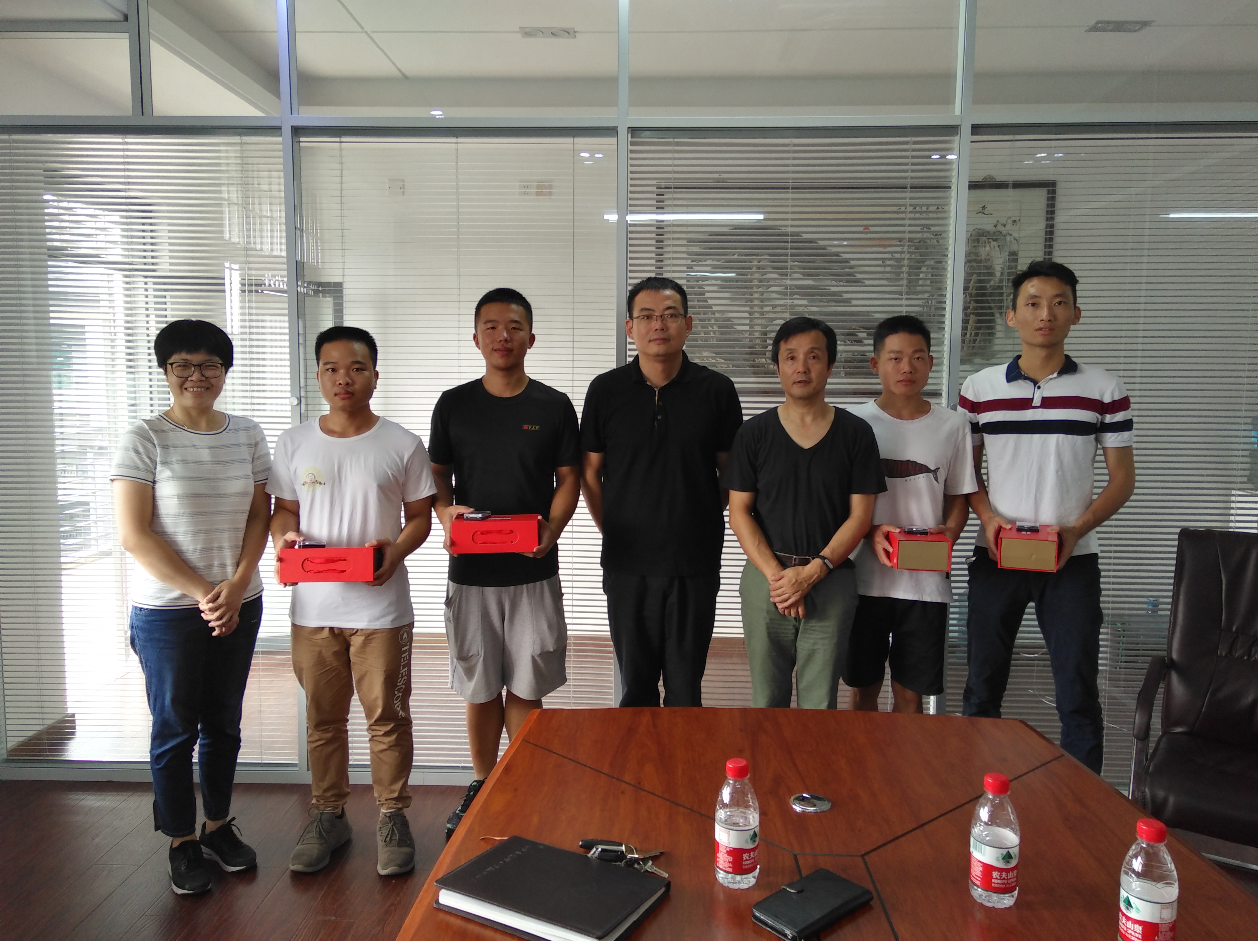 喜讯-蘑菇视频
今年3名学生光荣入伍2.jpg