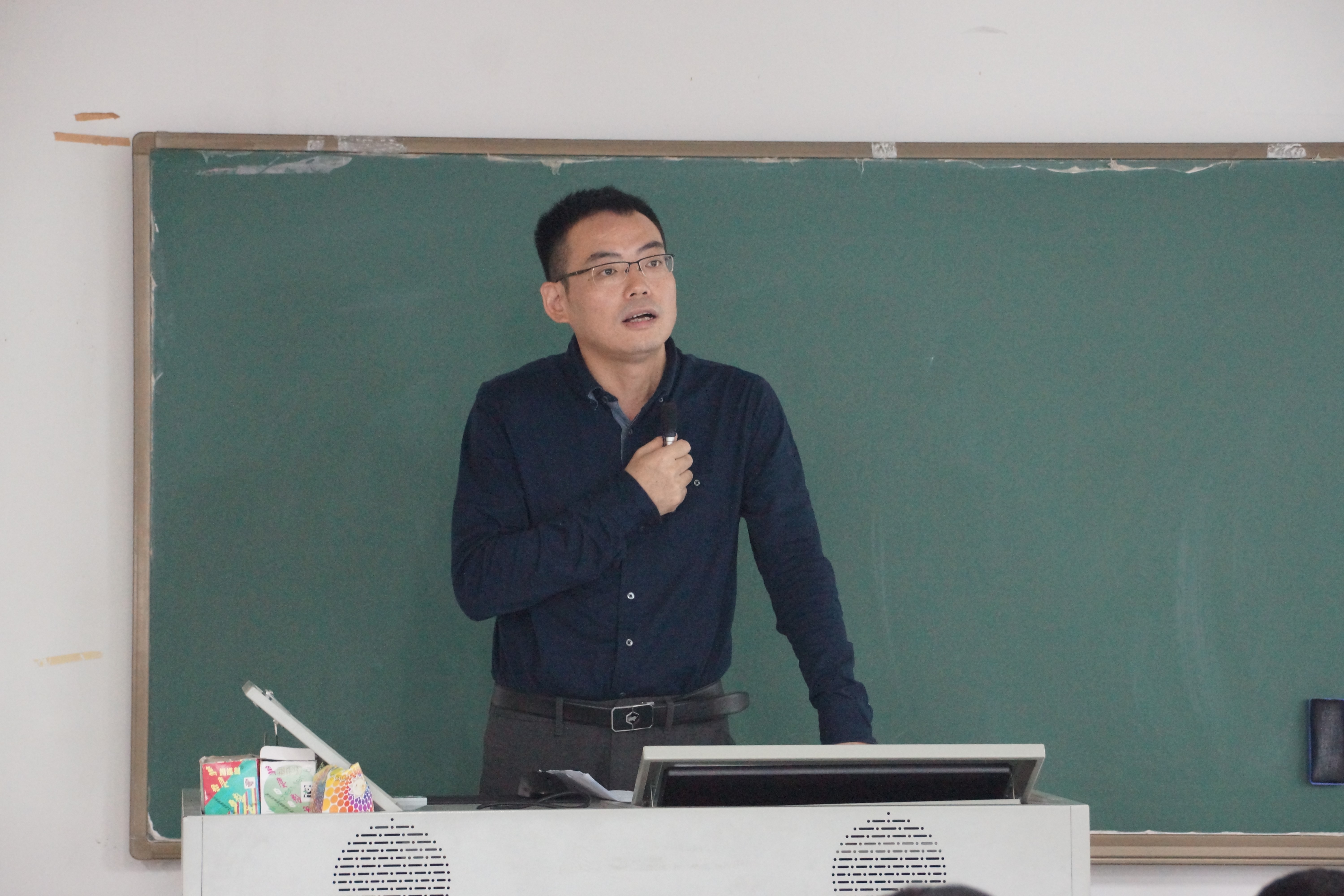 蘑菇视频
师生热议-争创一流本科教育2025行动计划-2.jpg