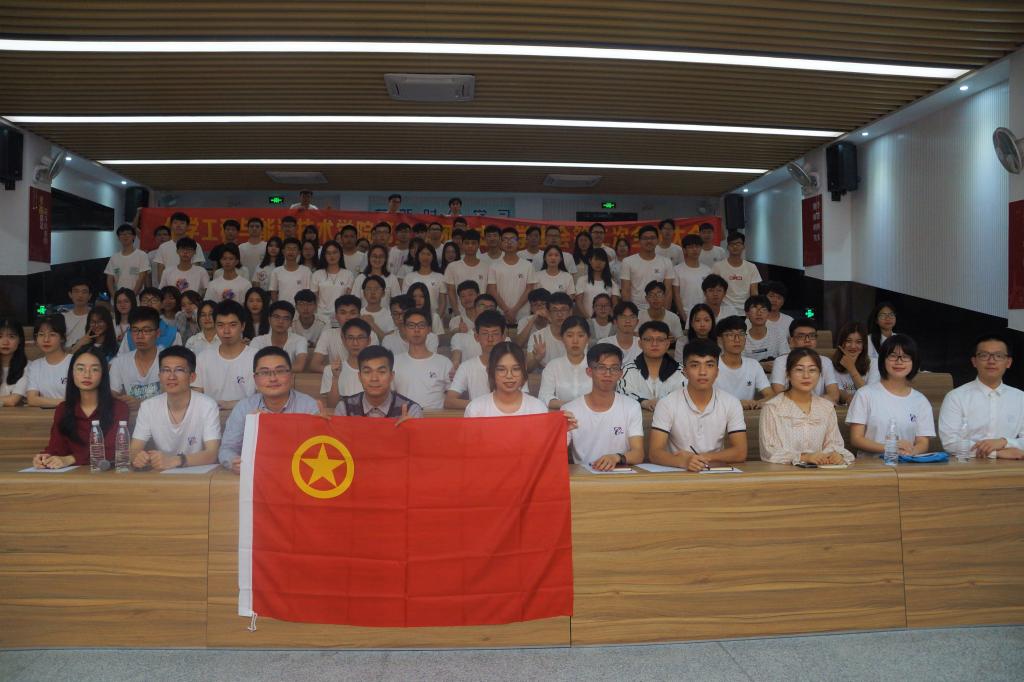 蘑菇视频
举行第三届团总支-学生会第二次全体大会1.jpg