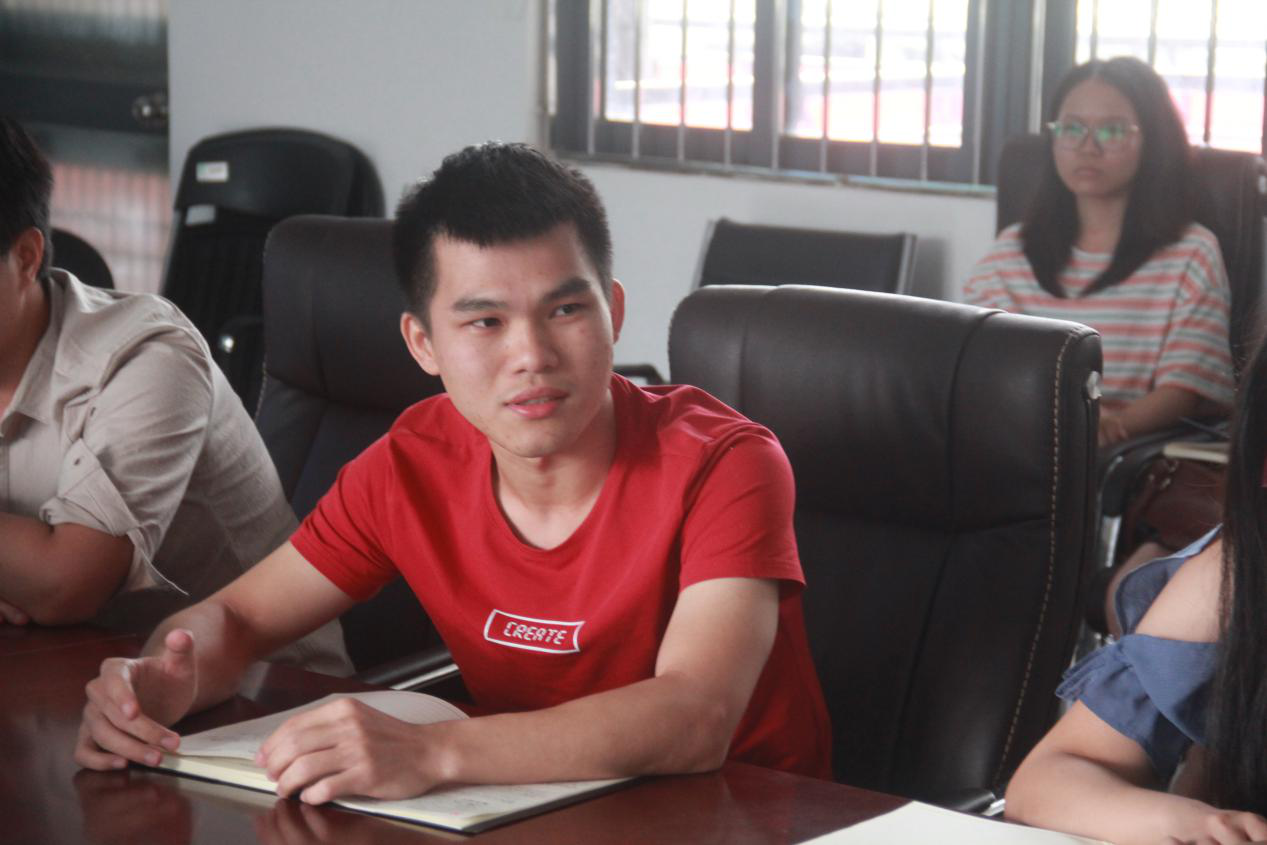 蘑菇视频
党总支召开毕业生党员教育会2.png