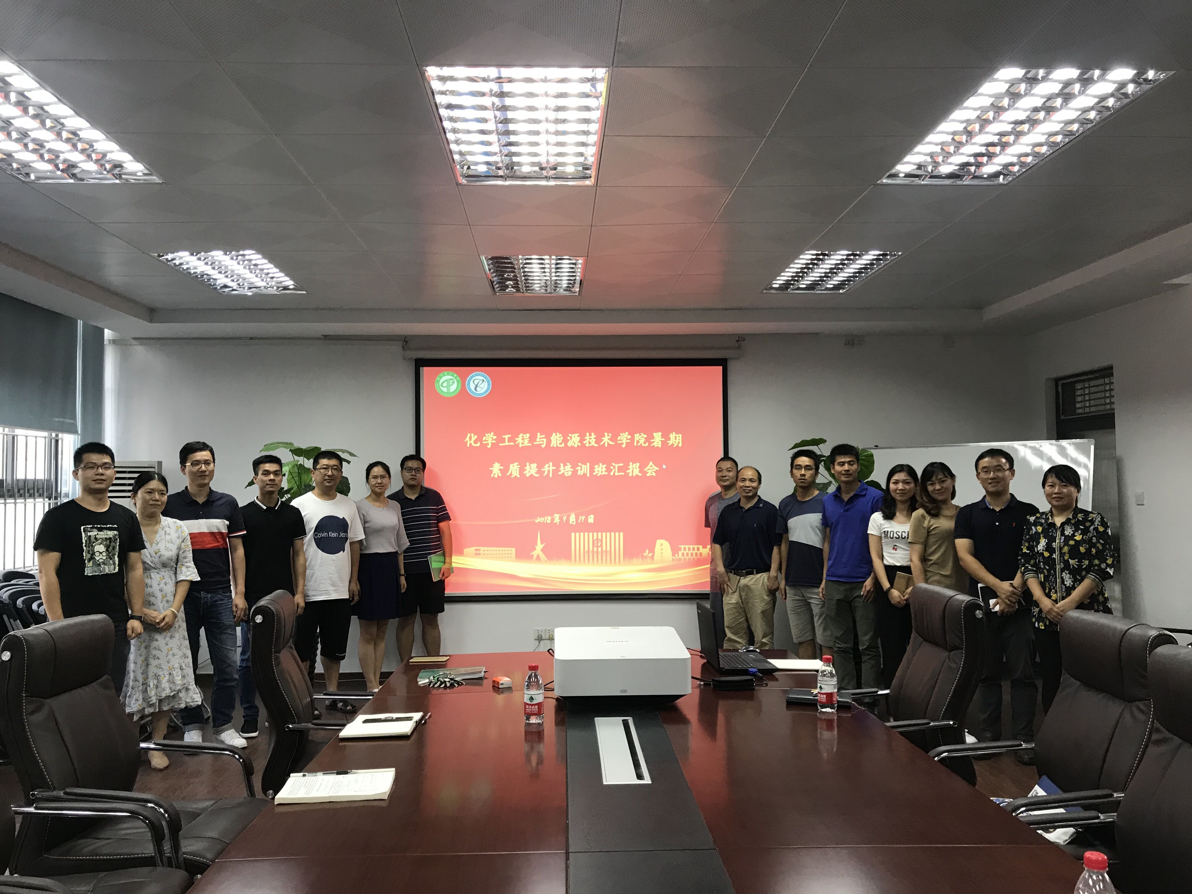 蘑菇视频
举行暑假培训分享总结会-1-.jpg