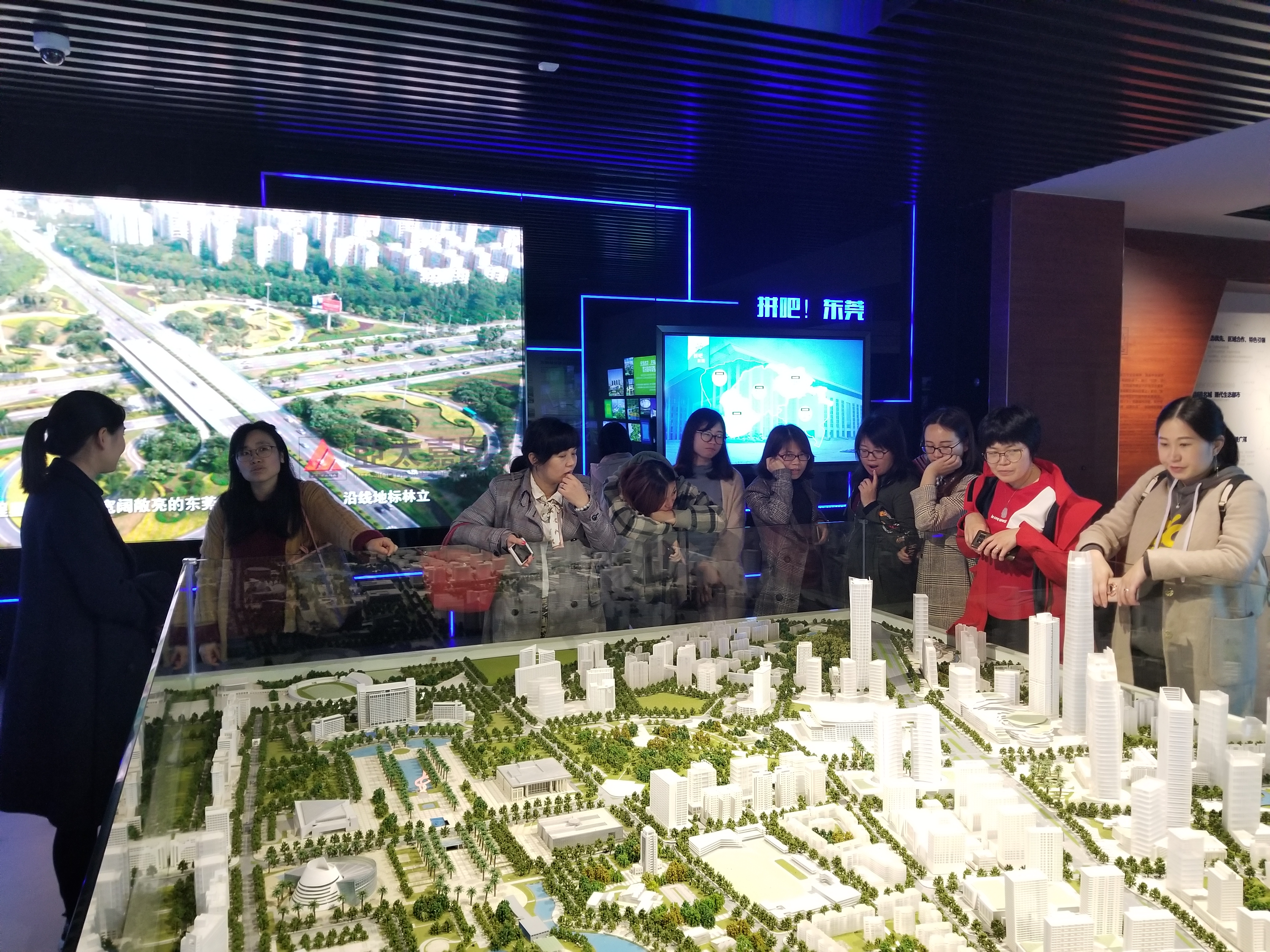 蘑菇视频
女教工欢庆国际妇女节5.jpg