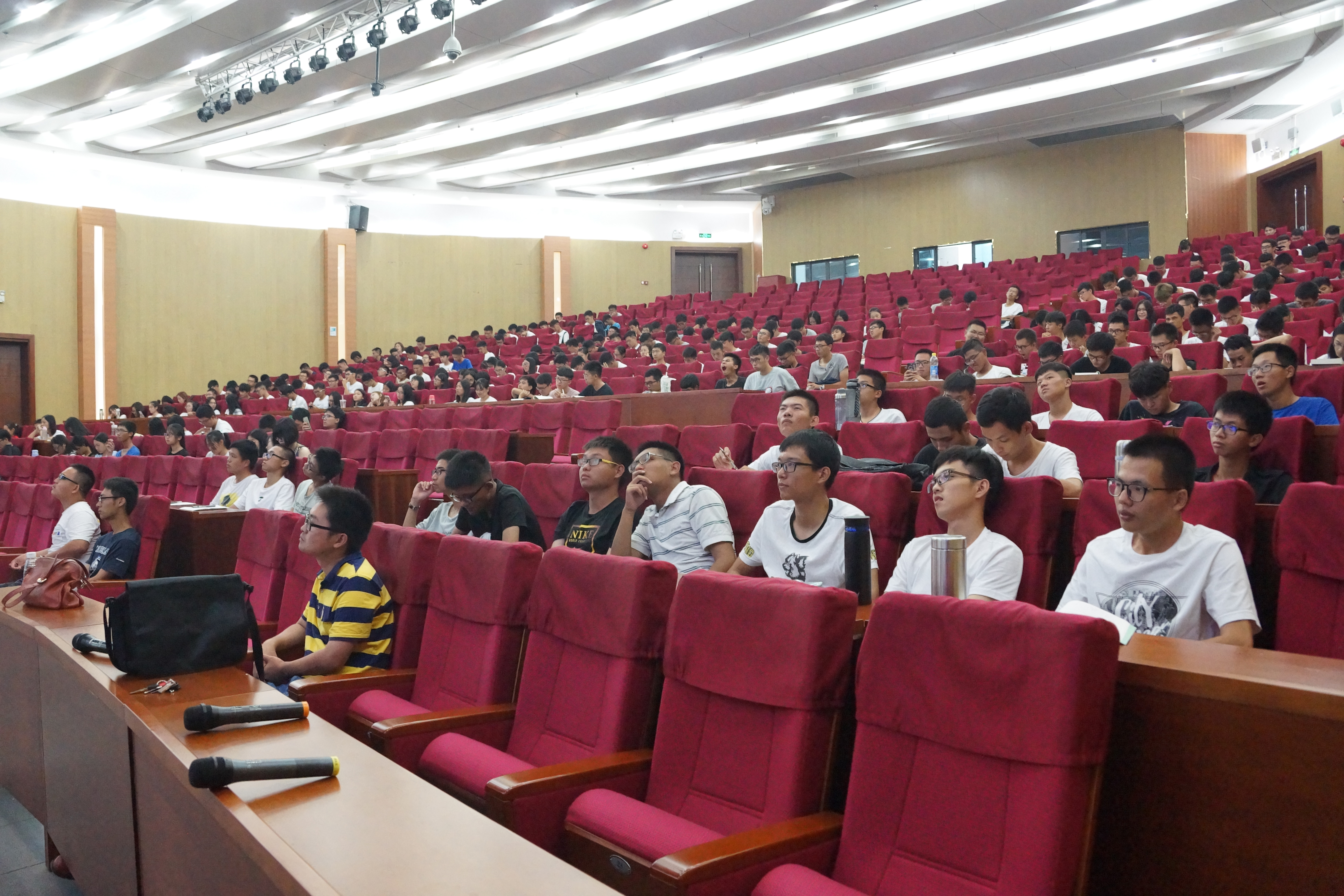 蘑菇视频
顺利举办健康卫生知识讲座3.jpg