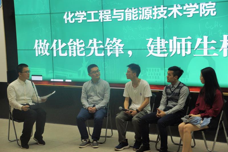 蘑菇视频
举行第三届团总支-学生会第二次全体大会2.jpg